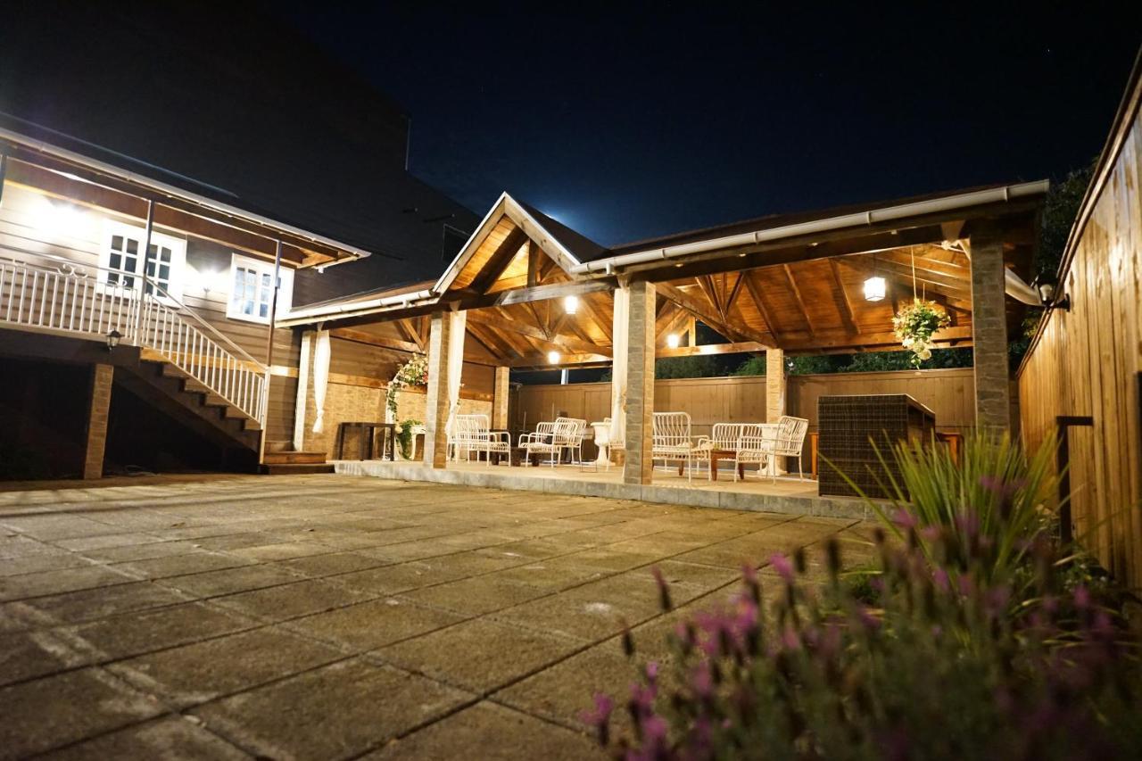 Hotel Butan Coronel エクステリア 写真