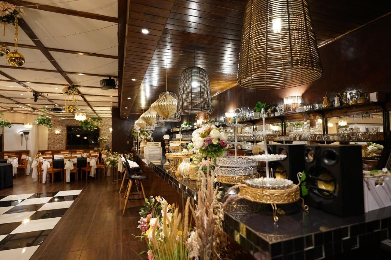 Hotel Butan Coronel エクステリア 写真