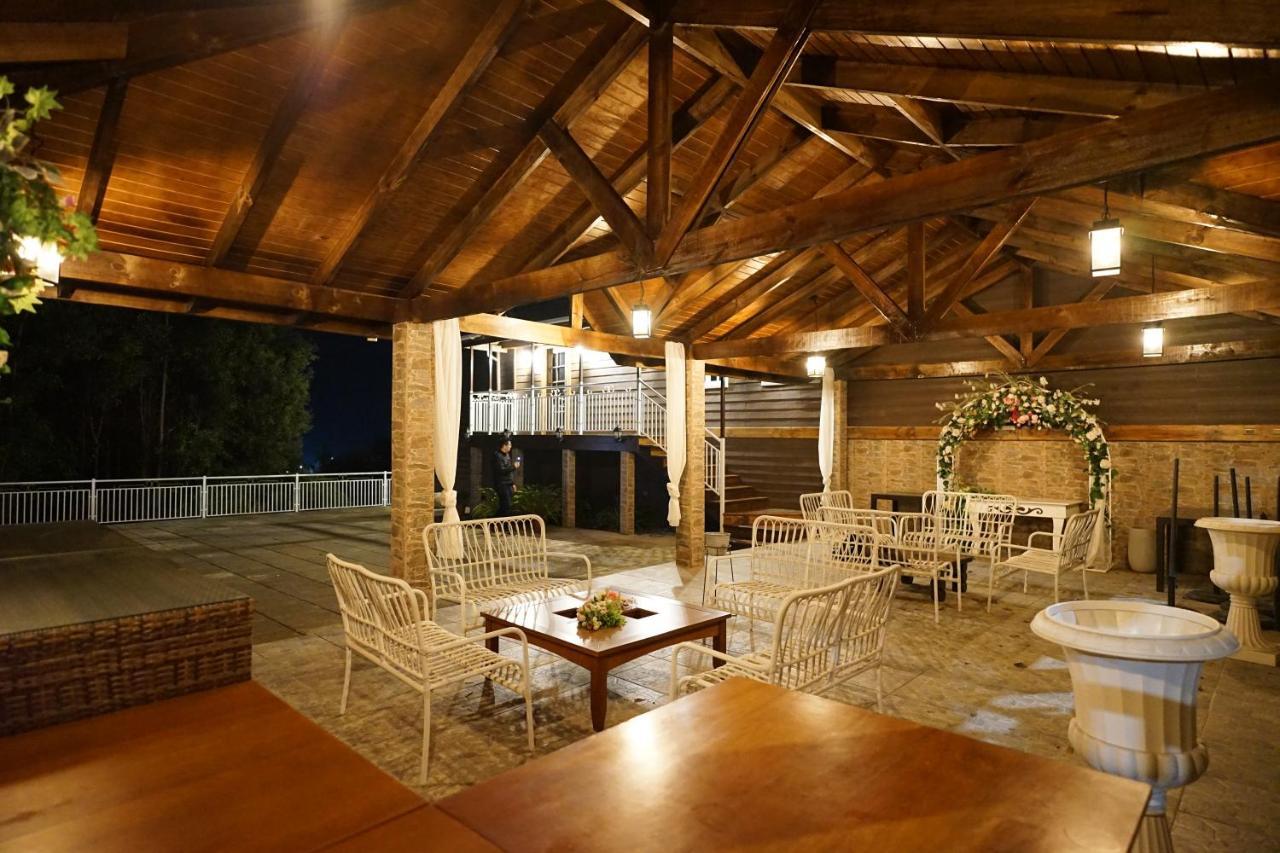 Hotel Butan Coronel エクステリア 写真