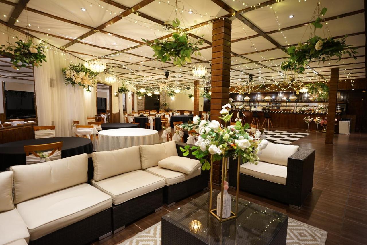 Hotel Butan Coronel エクステリア 写真