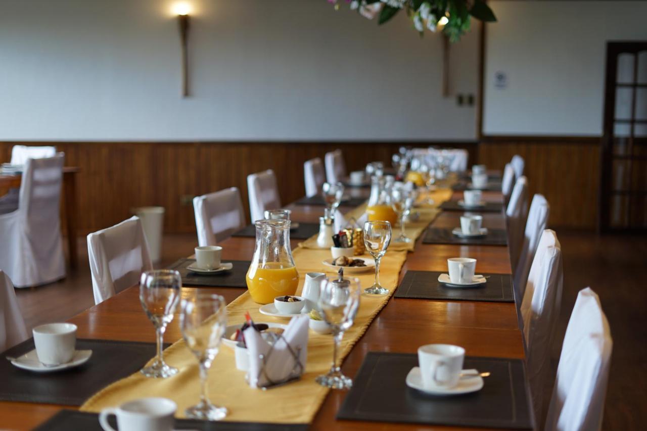 Hotel Butan Coronel エクステリア 写真