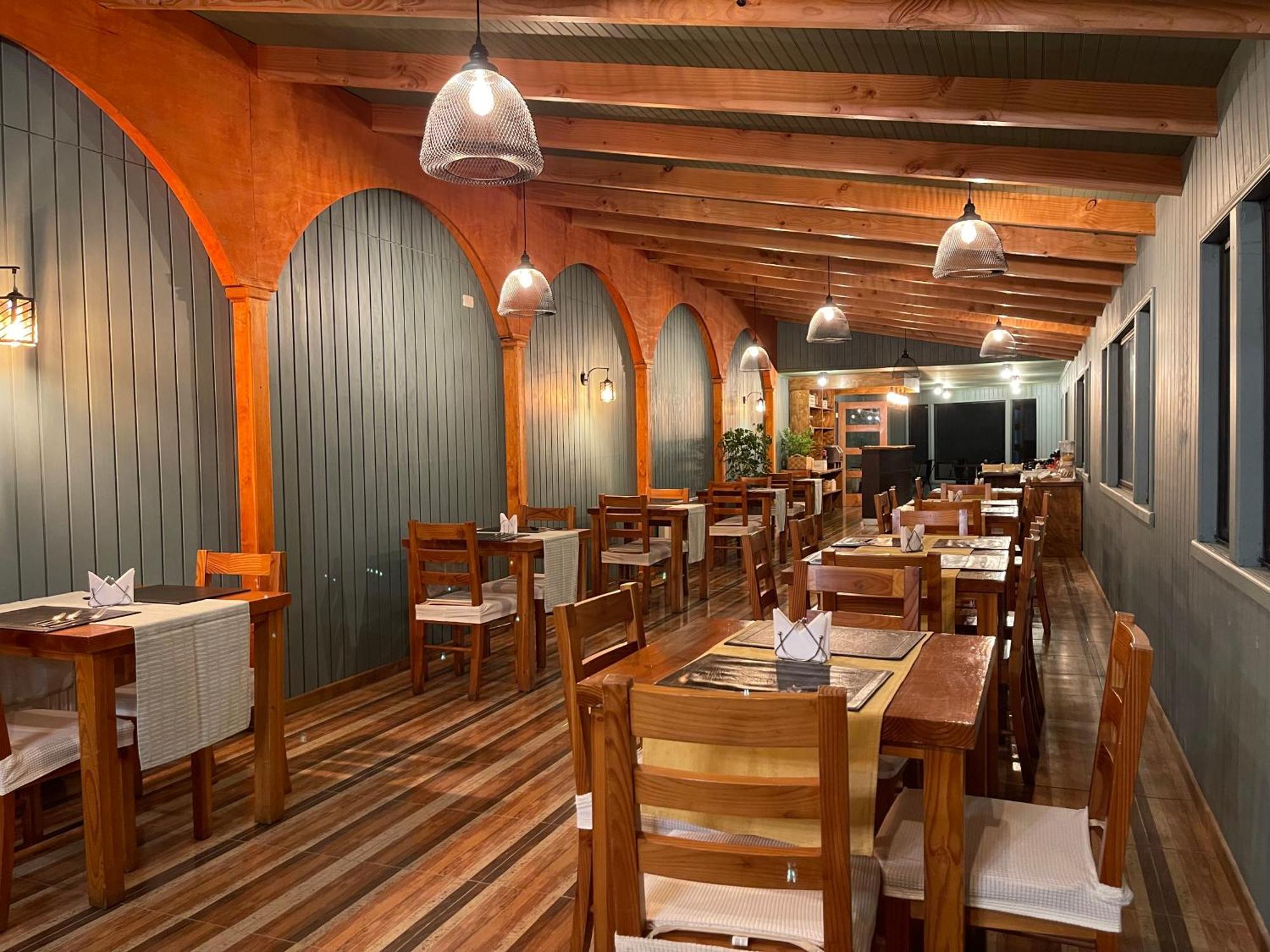 Hotel Butan Coronel エクステリア 写真